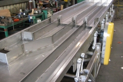 DA distribution conveyor with lanes