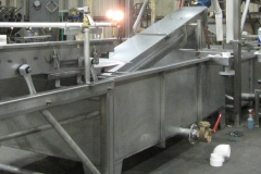 Inclined metering auger